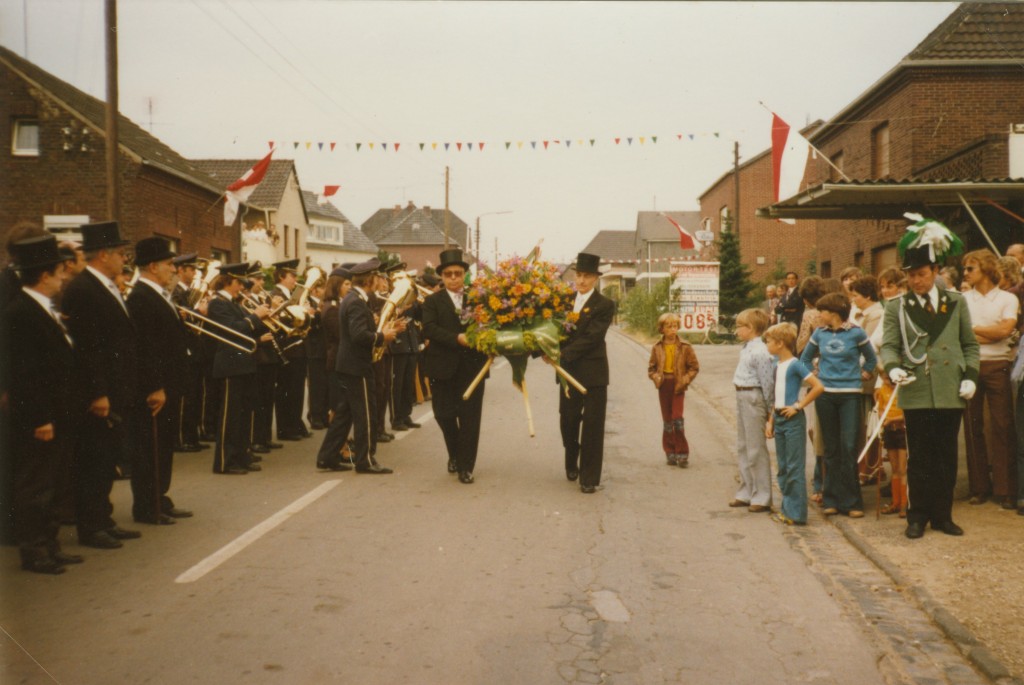 1975 Ehrenmal Foto F. H.